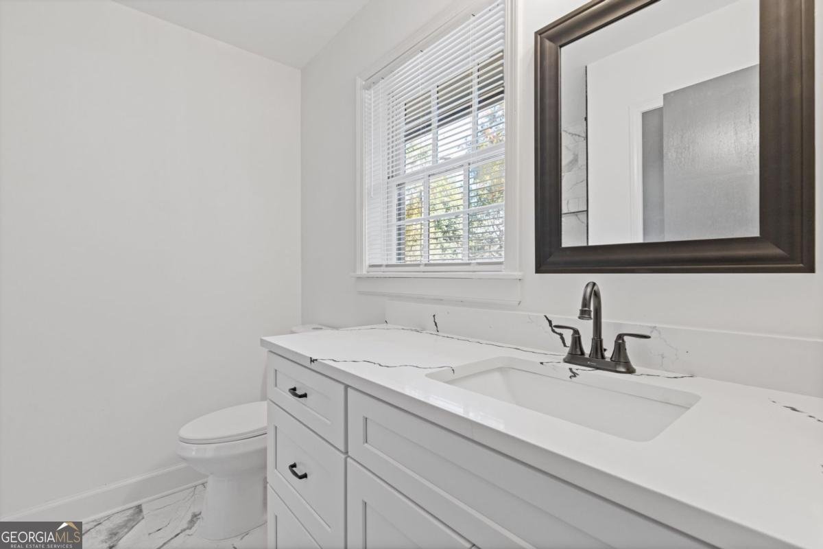 4045 White Oak Lane Lilburn - 37