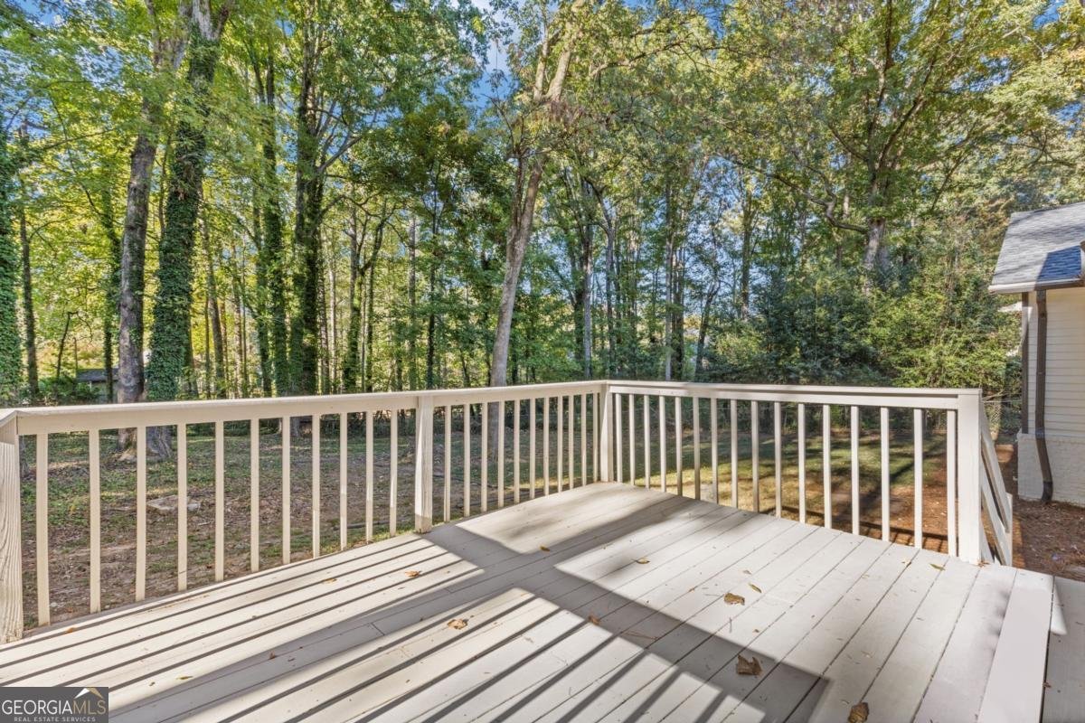 4045 White Oak Lane Lilburn - 40