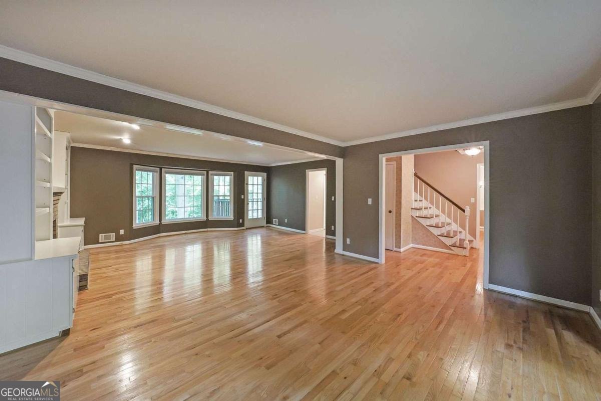 295 LAKEMONT Drive Roswell - 11