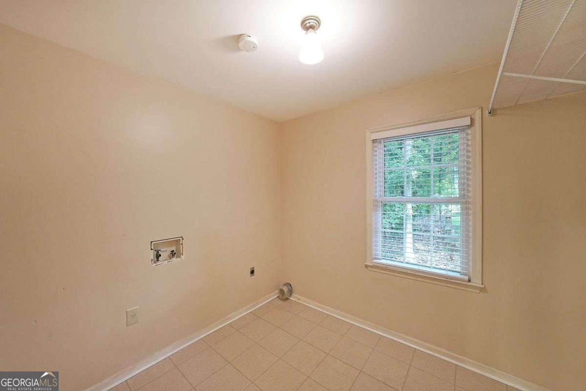 295 LAKEMONT Drive Roswell - 17