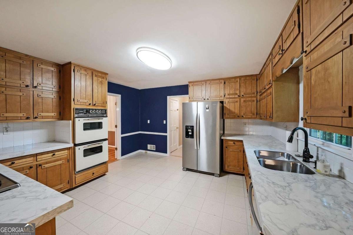 295 LAKEMONT Drive Roswell - 19