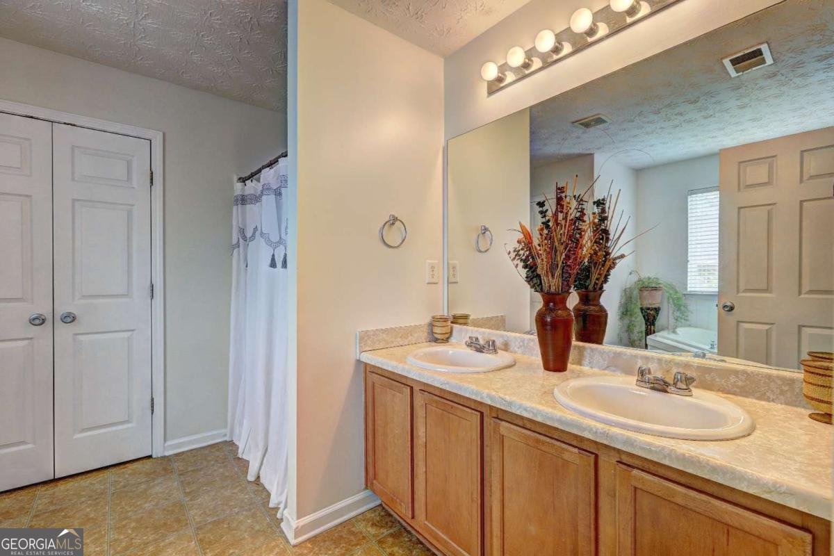 347 Cobblestone Court Hampton - 32