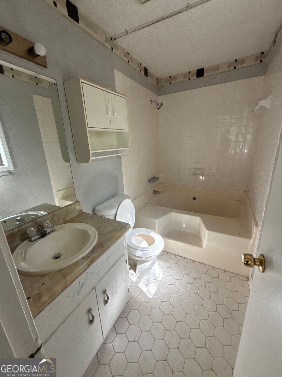 2715 CORDITE Loop Snellville - 9