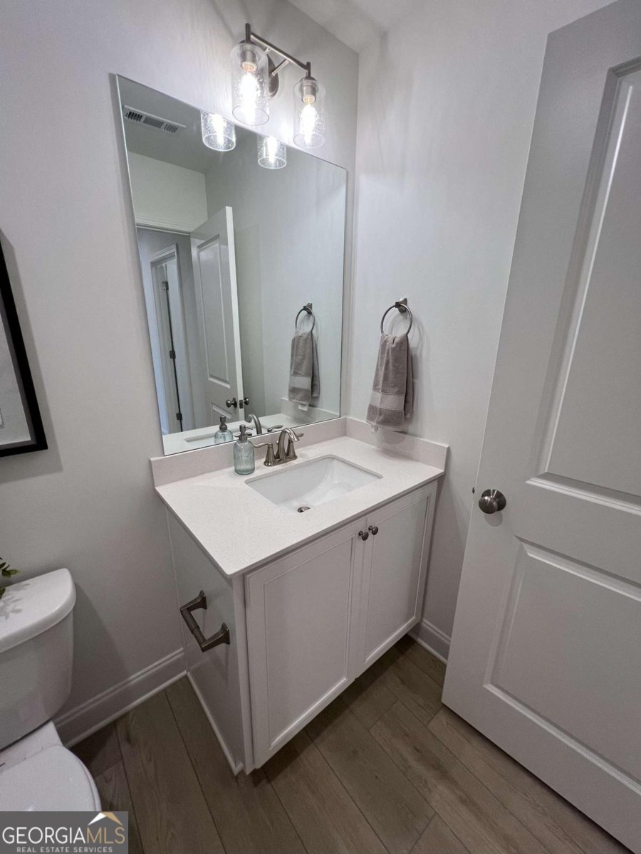 165 MILL CENTER Boulevard Athens - 16