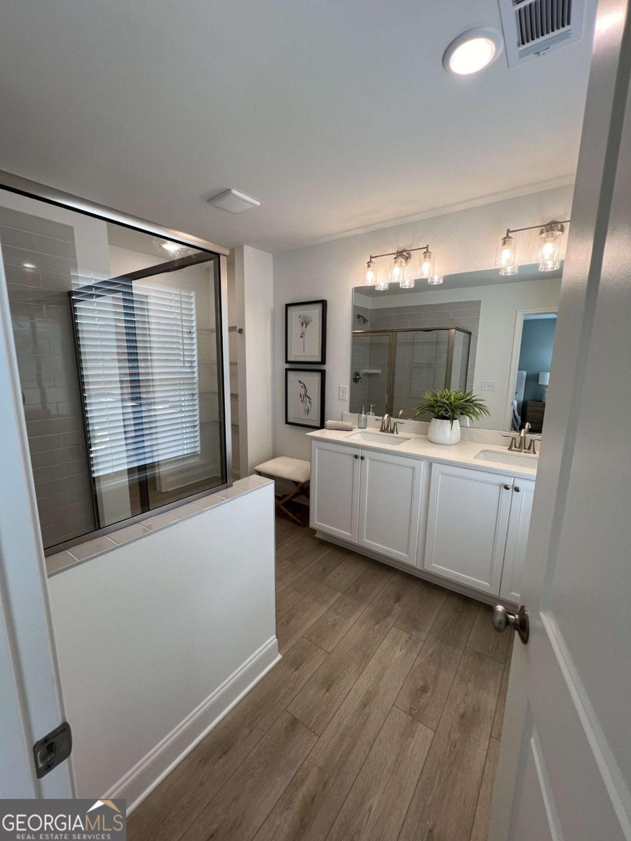 165 MILL CENTER Boulevard Athens - 20