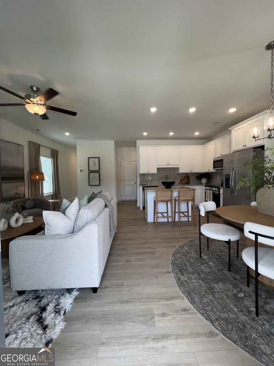 165 MILL CENTER Boulevard Athens - 24