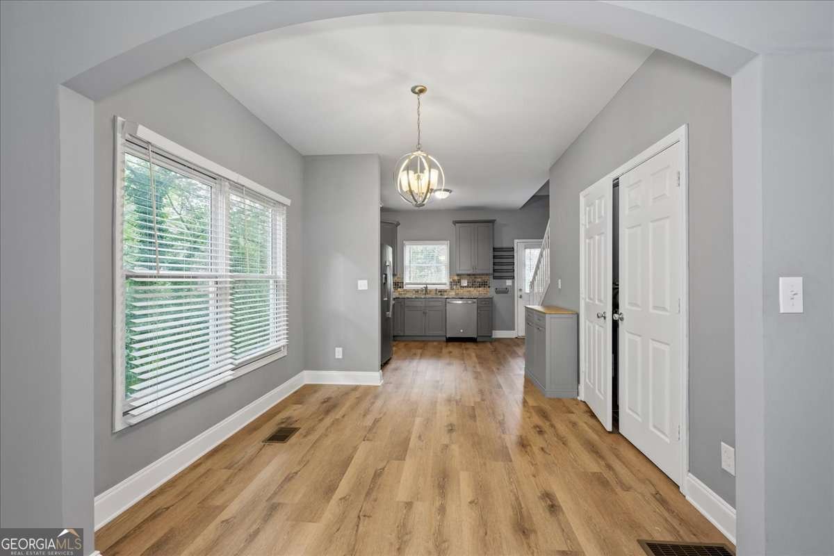 3111 Jones Street East Point - 10
