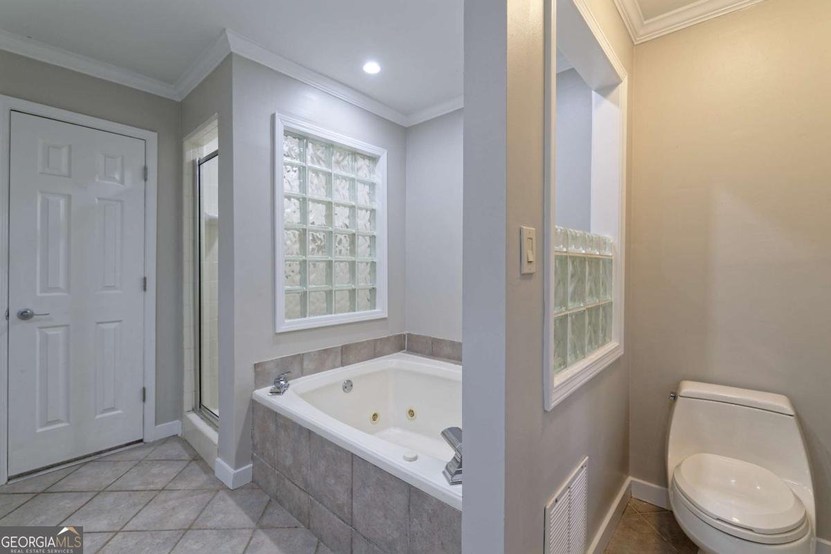 6010 Spalding Drive Atlanta - 17