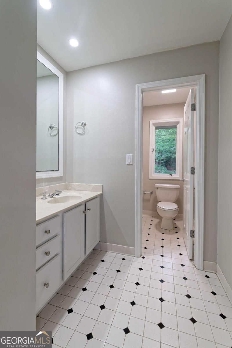 6010 Spalding Drive Atlanta - 18