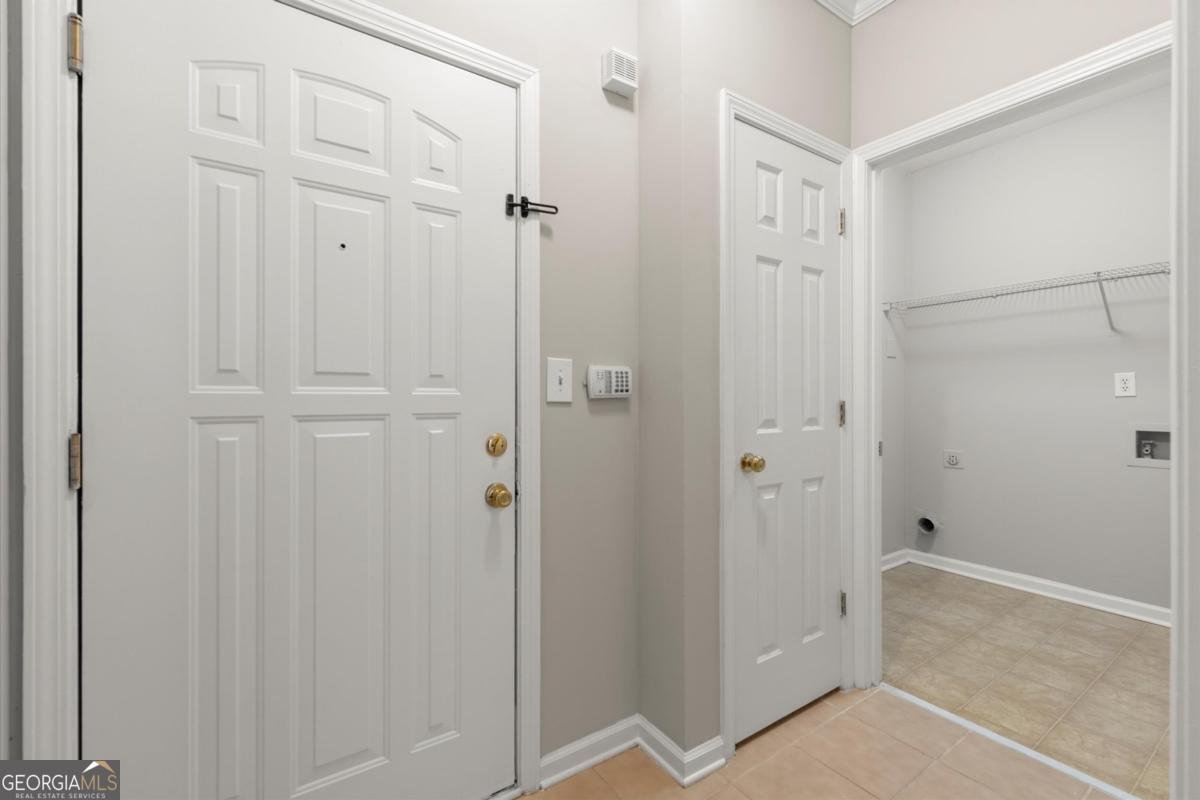 426 Pembrooke Circle Alpharetta - 3