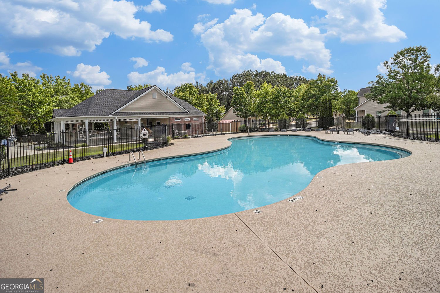 2555 Flat Shoals Road College Park - 27