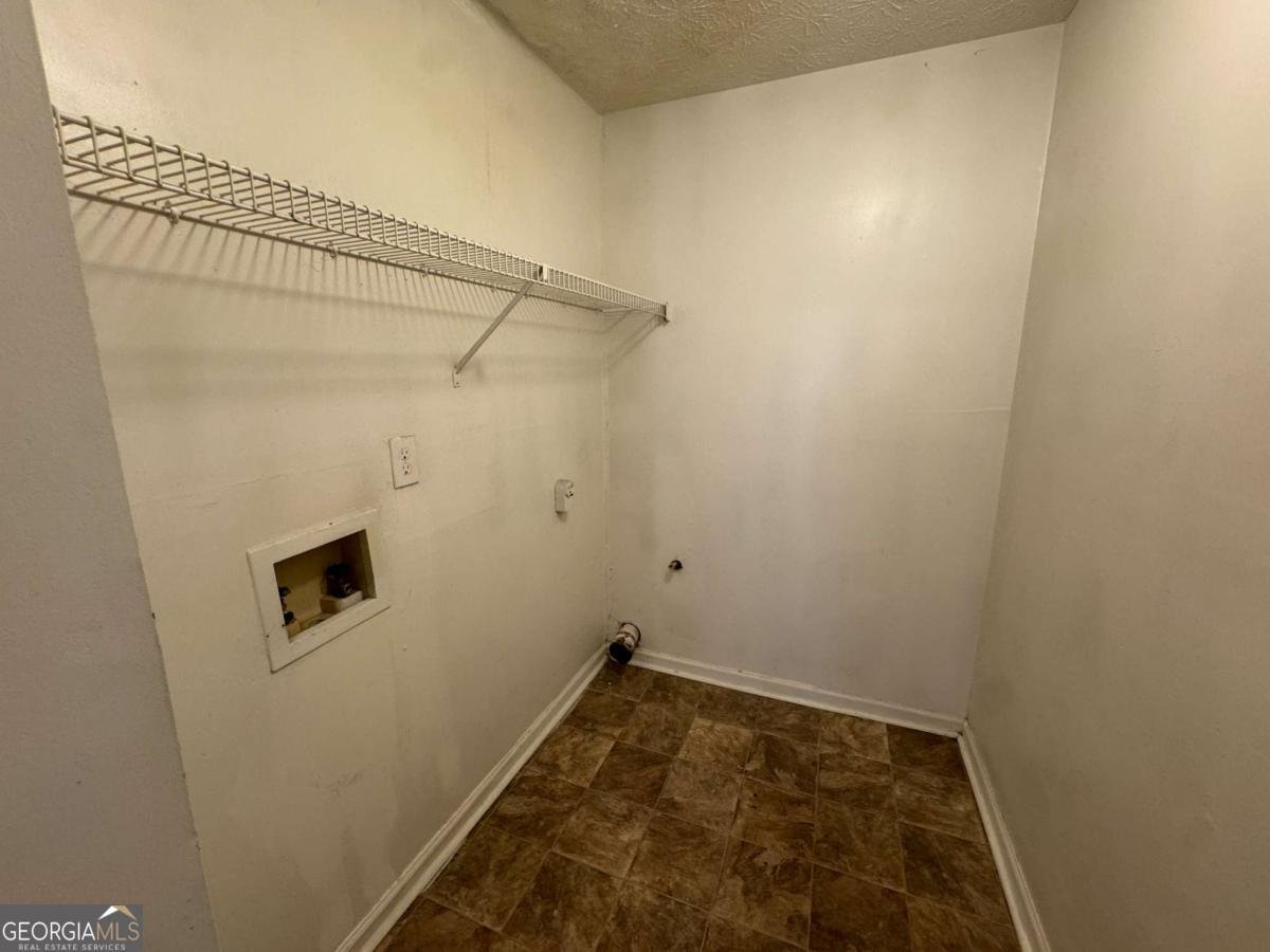 120 Squirrel Way Atlanta - 30