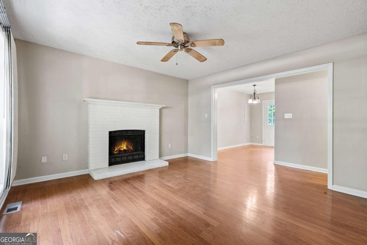 1333 LAURA Lane Austell - 4