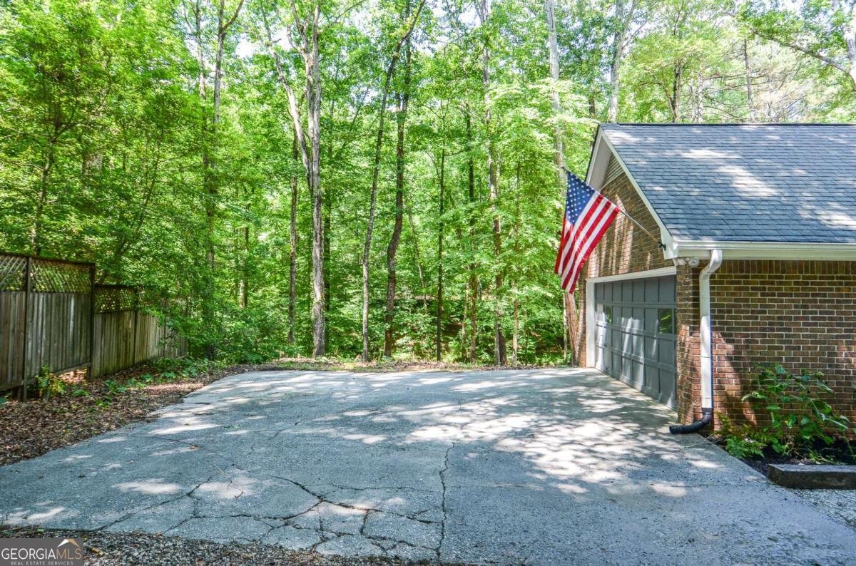1216 Oleander Drive Lilburn - 70