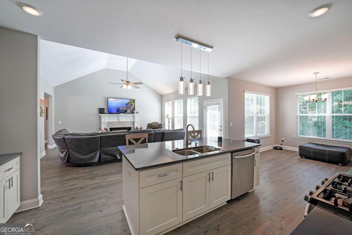 686 Stark Street Lawrenceville - 11