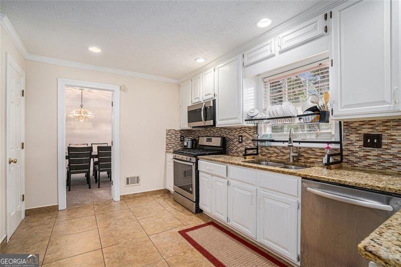 5633 SOUTHLAND Drive Stone Mountain - 9