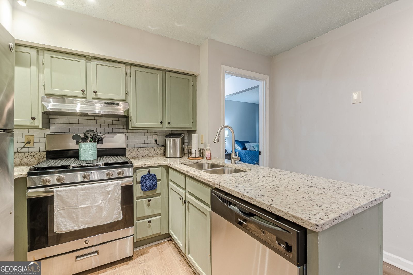 215 Cobblestone Trail Avondale Estates - 18