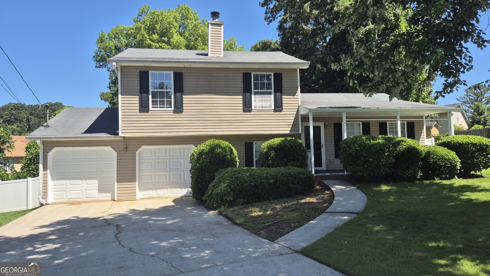 6120 Raleigh Oaks Court Lithonia - 1