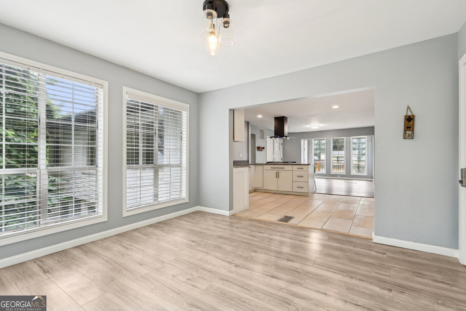 6072 Holiday Boulevard Forest Park - 12