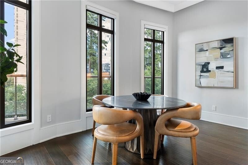 3376 3376 Peachtree Road Atlanta - 30