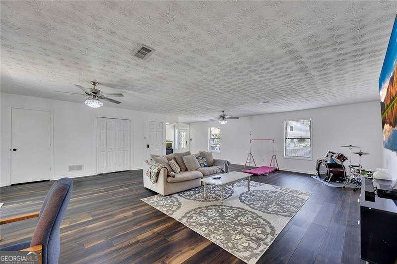 3856 Nowlin Road Kennesaw - 19
