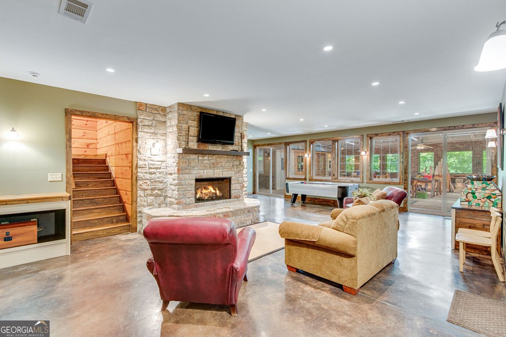 554 Vandiviere Road Dawsonville - 77