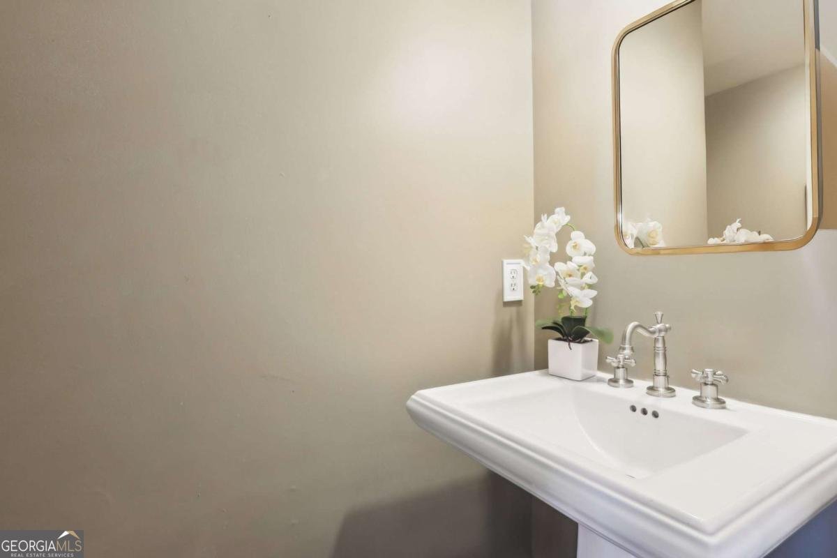 345 Alderwood Lane Sandy Springs - 12