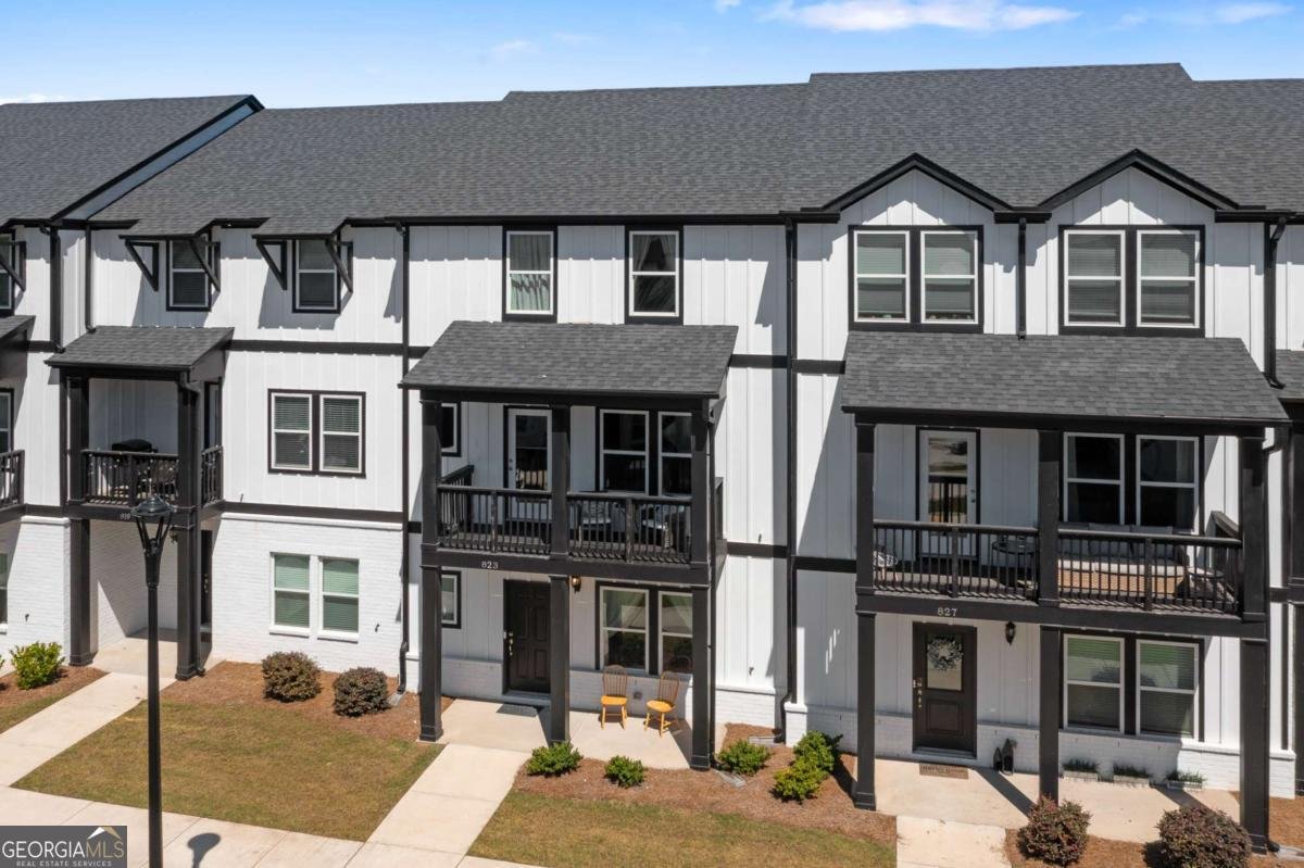 823 Mackay Creek Woodstock - 1