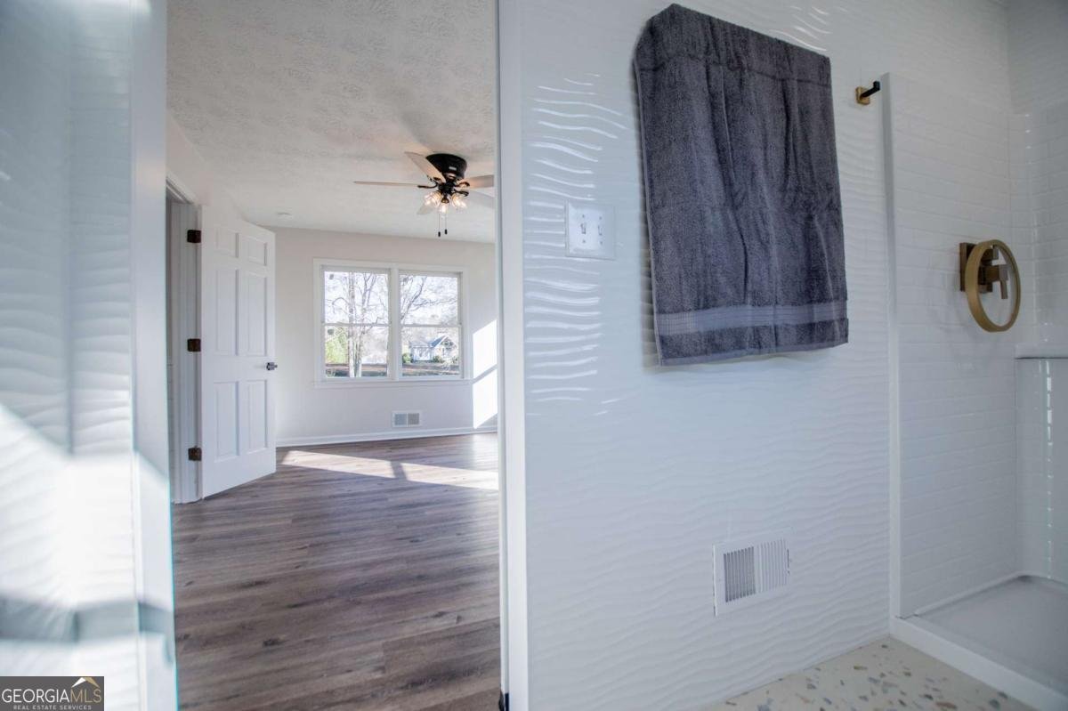 280 Hitchcock Road Dallas - 32