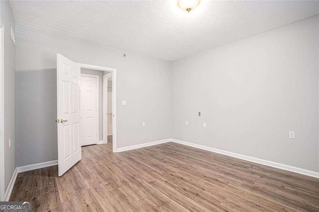 1800 Clairmont Lake Decatur - 27