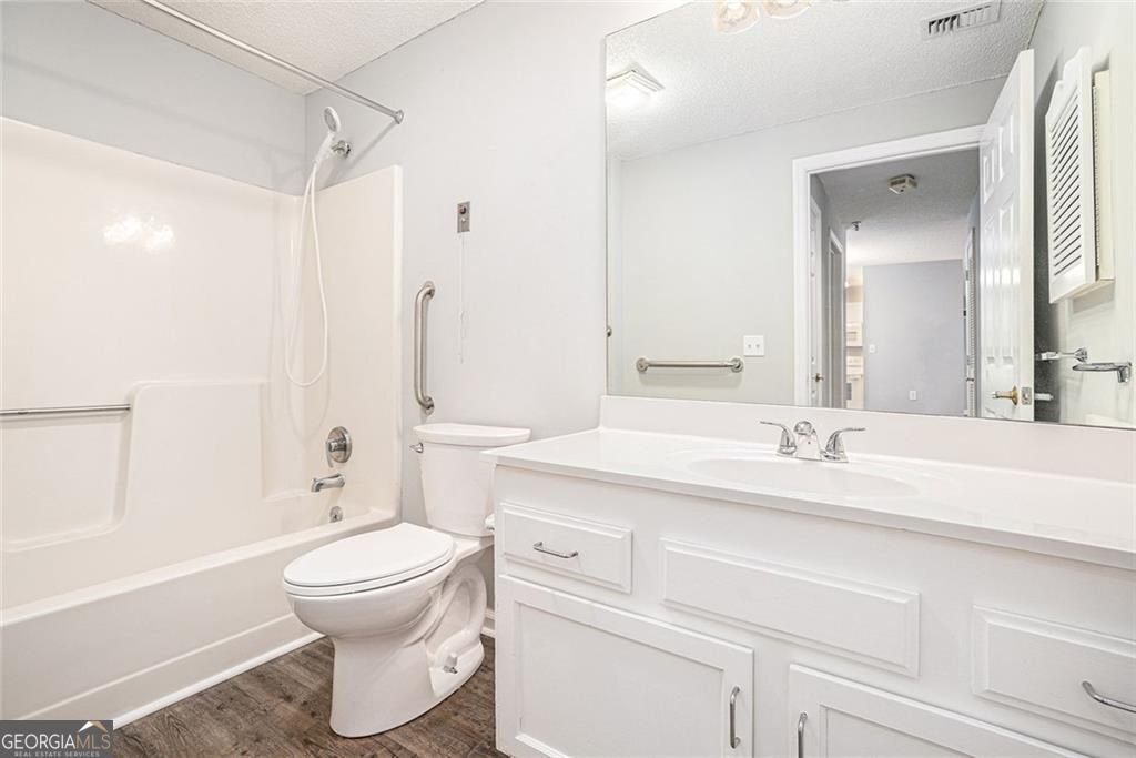 1800 Clairmont Lake Decatur - 28