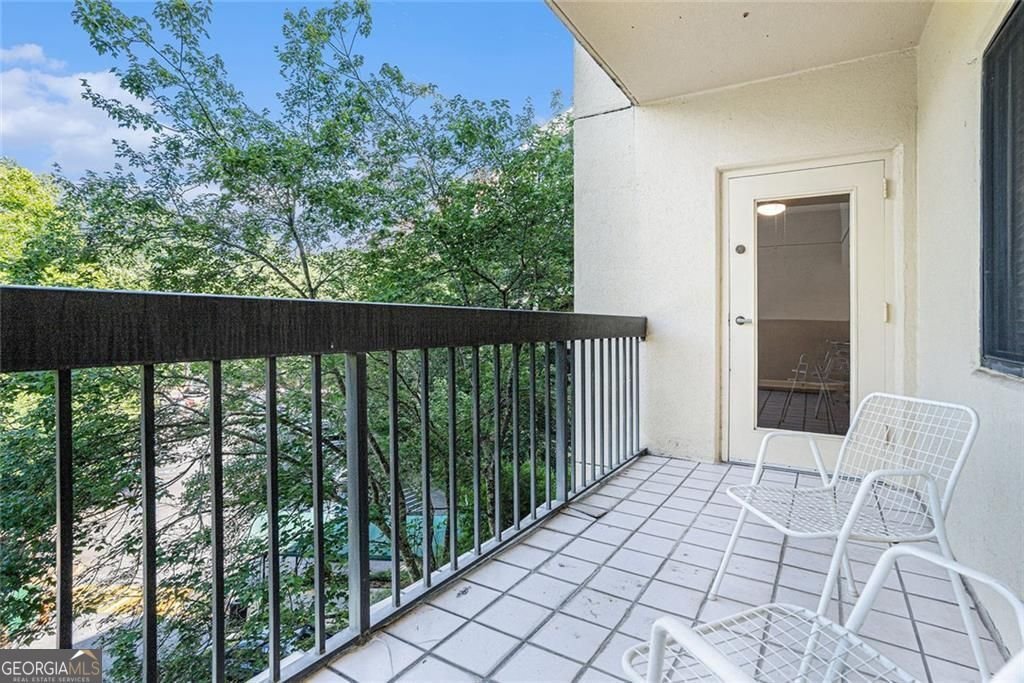 1800 Clairmont Lake Decatur - 30