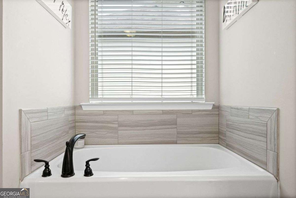 3865 Brookhollow Drive Douglasville - 34