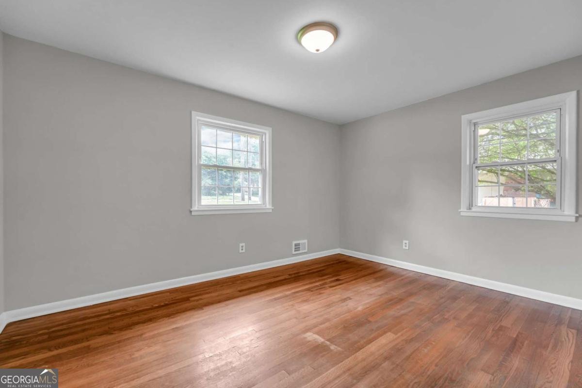 3395 Spring Drive Atlanta - 25