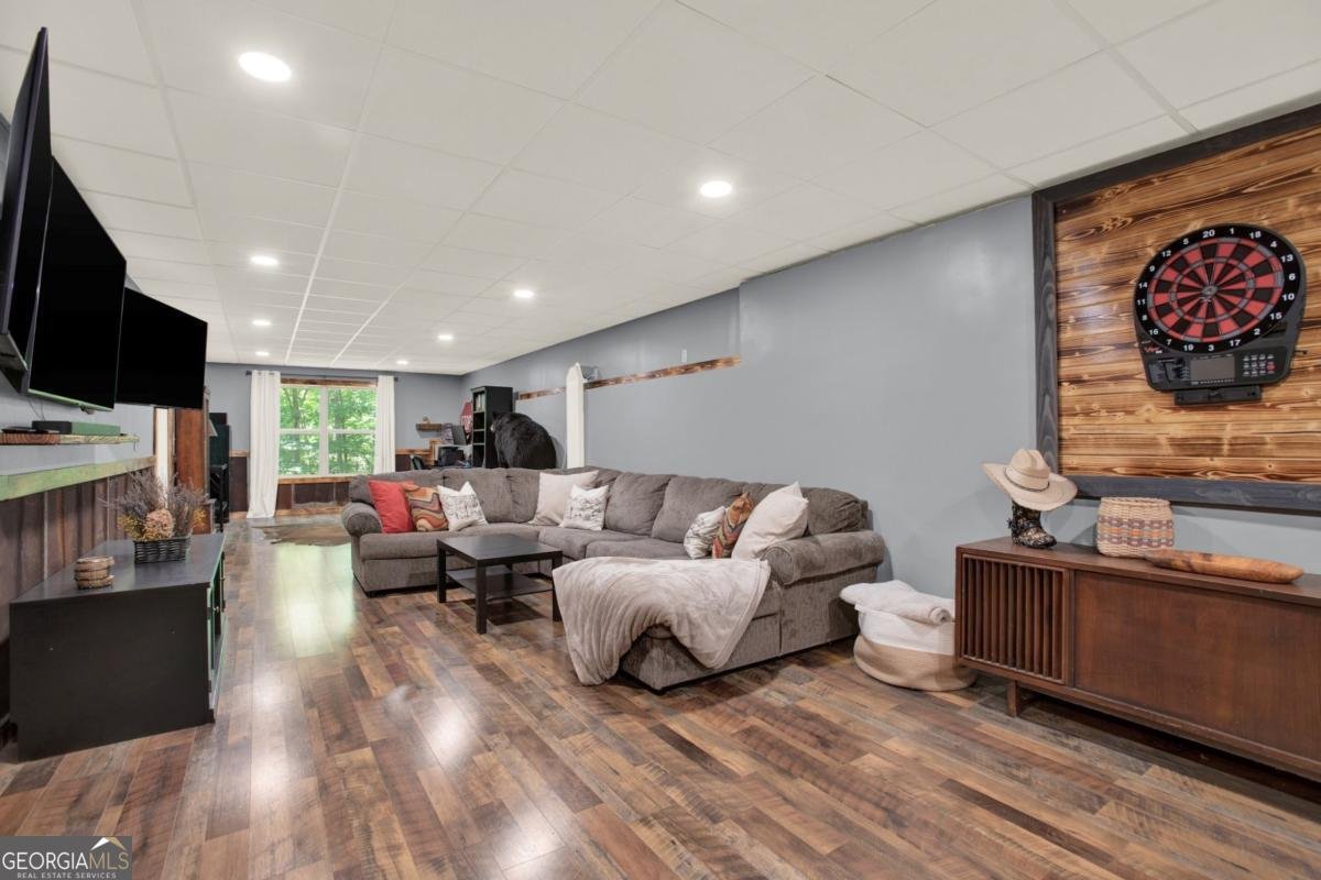 34 Laurel Way White - 39