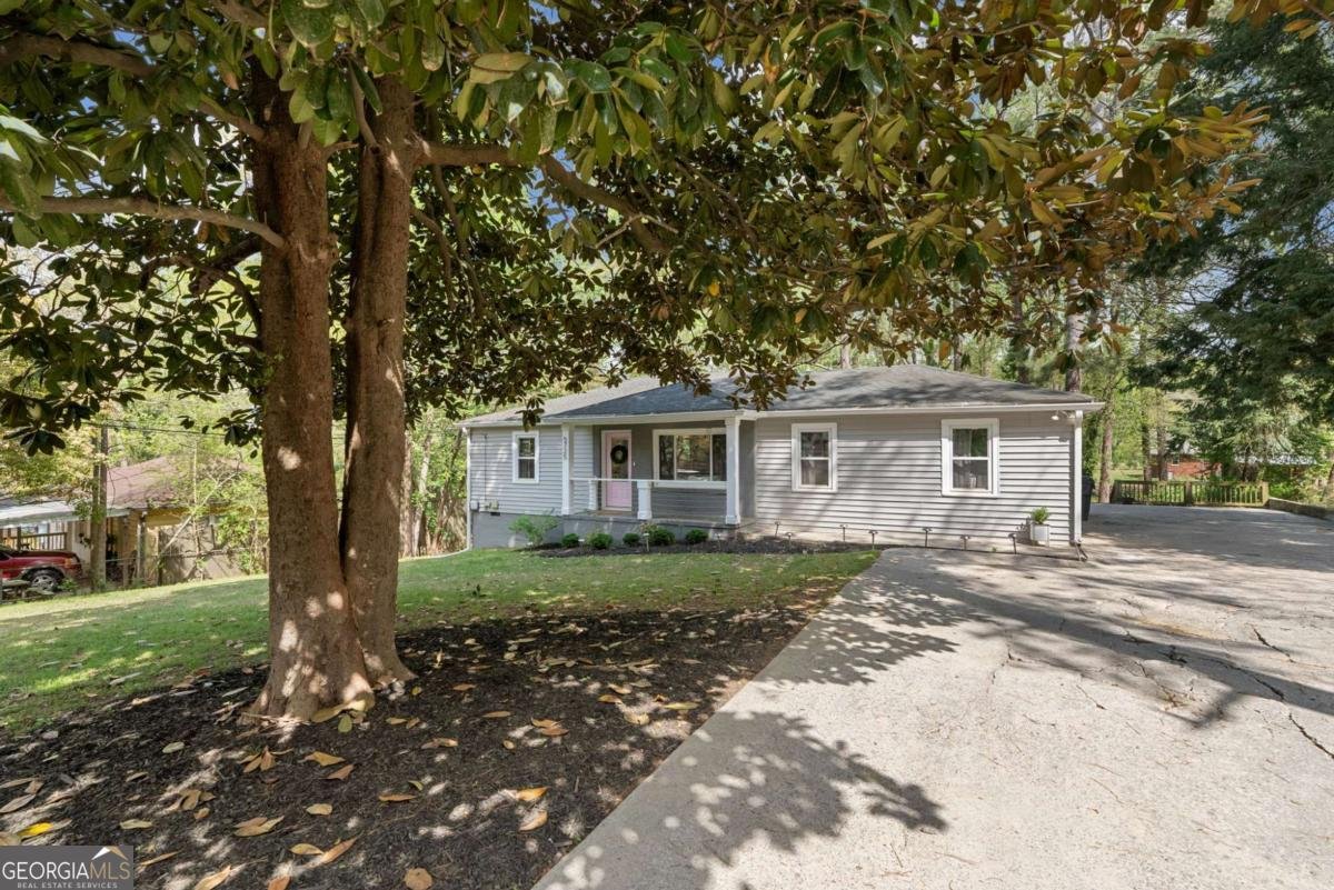 5725 Brenda Drive Mableton - 33