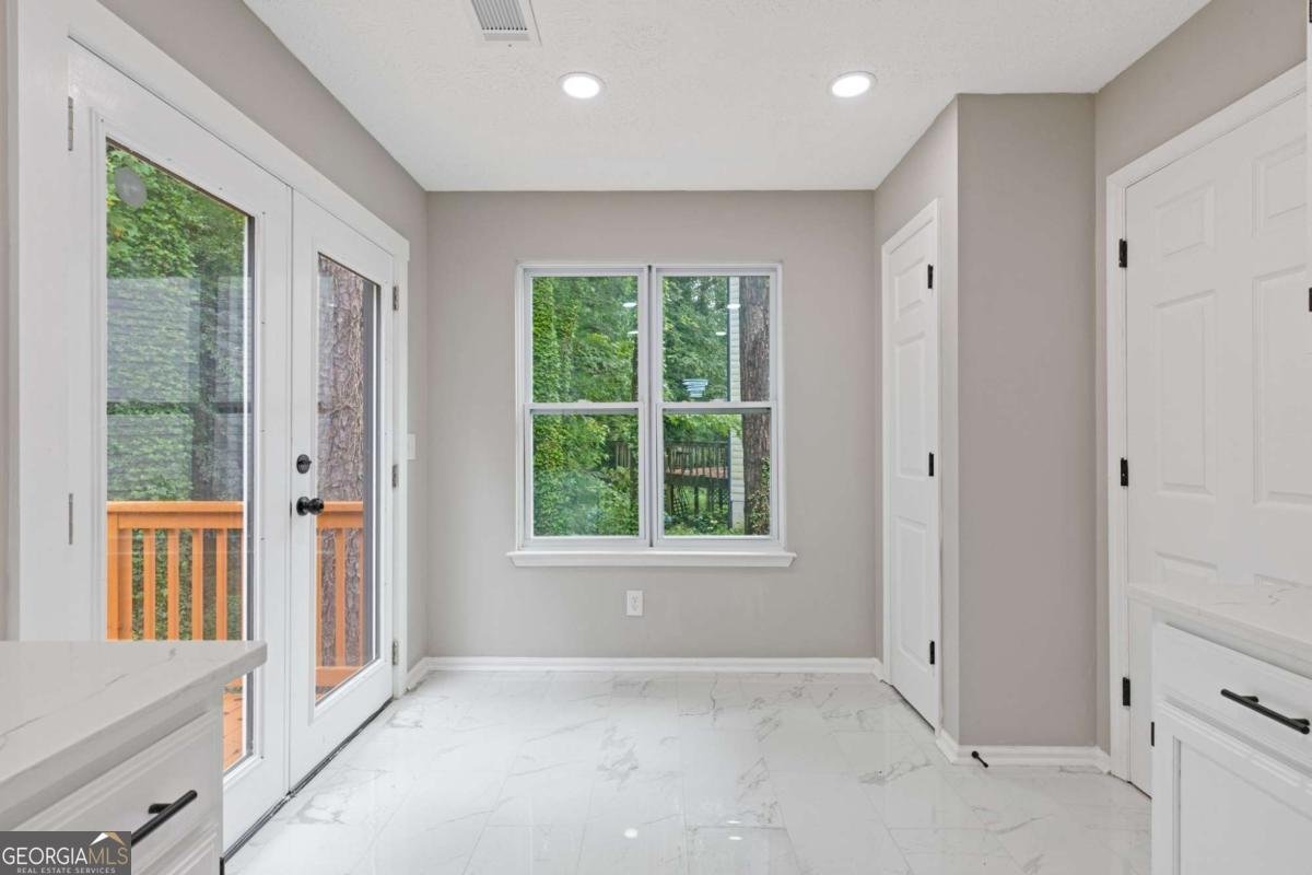 1111 Pin Oak Drive Tucker - 11