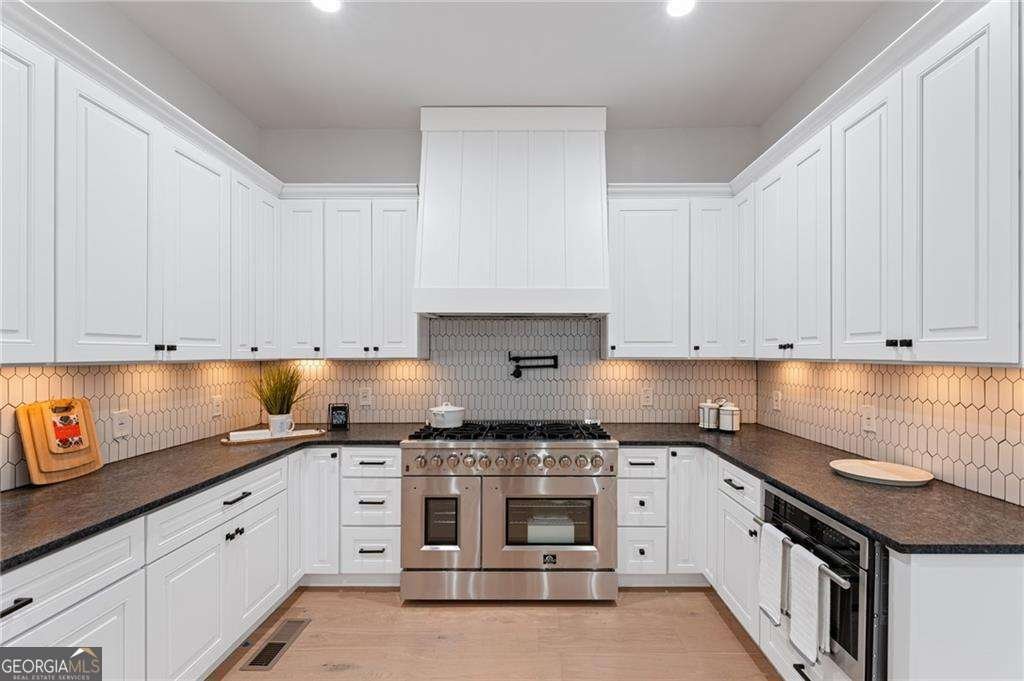 5705 Registry Oaks Lane Mableton - 23
