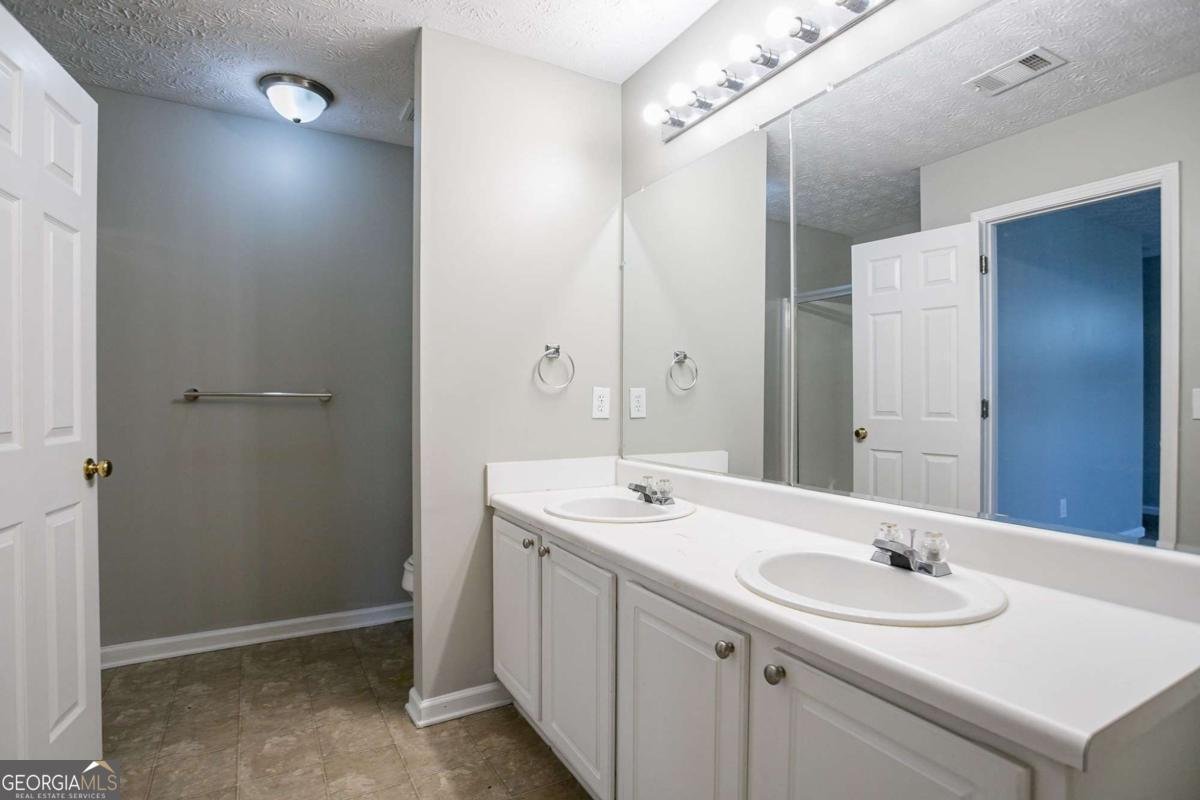 4567 Parkway Circle Atlanta - 35