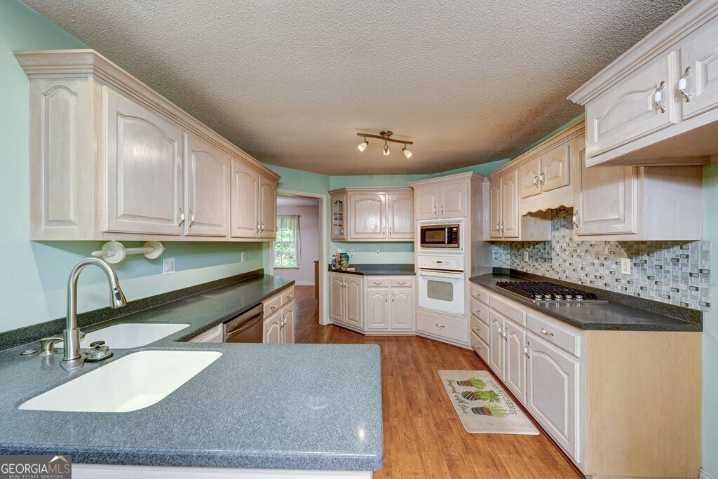 9327 Highway 52 Chatsworth - 11