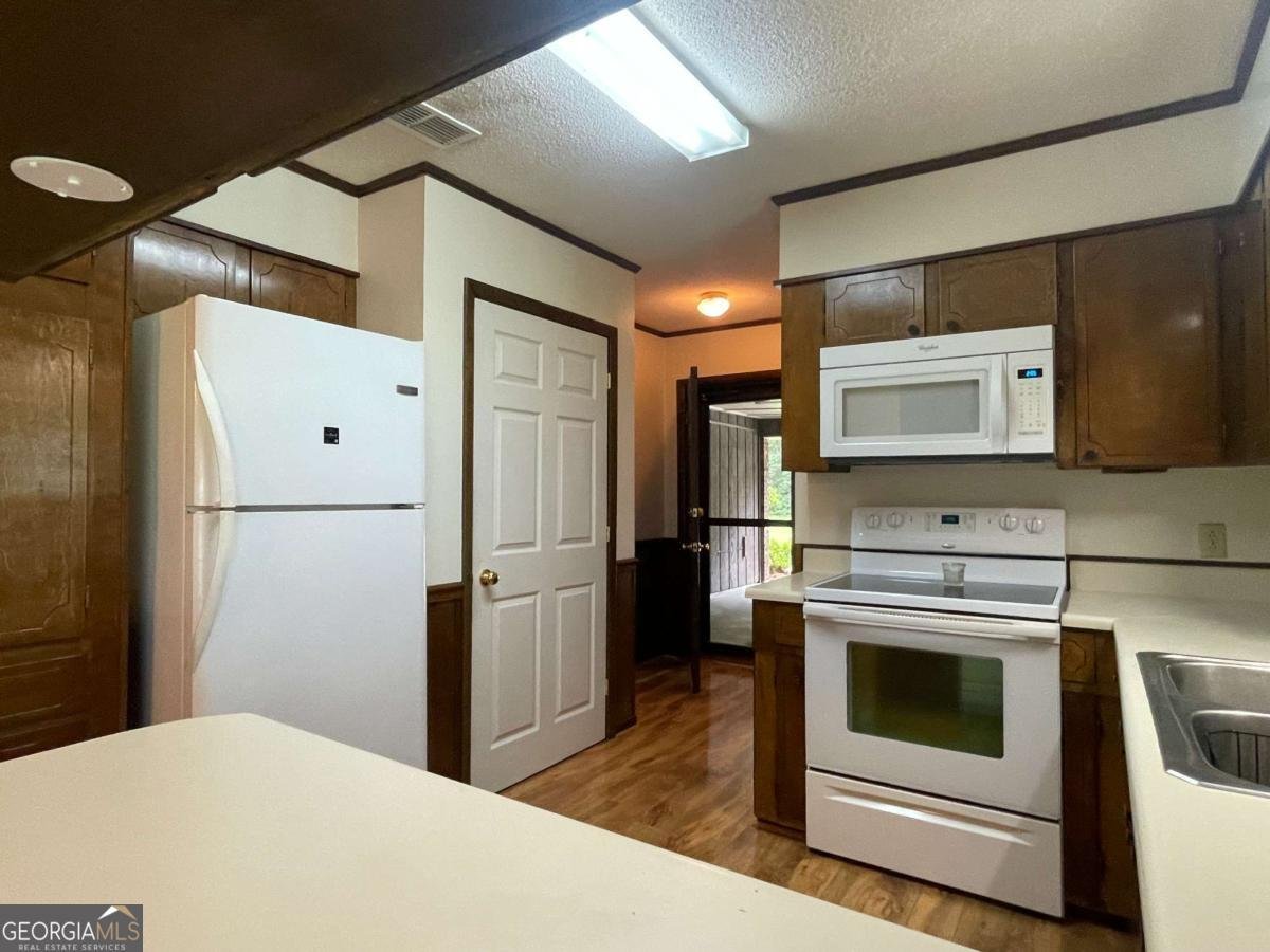 404 Baker Street Glennville - 9