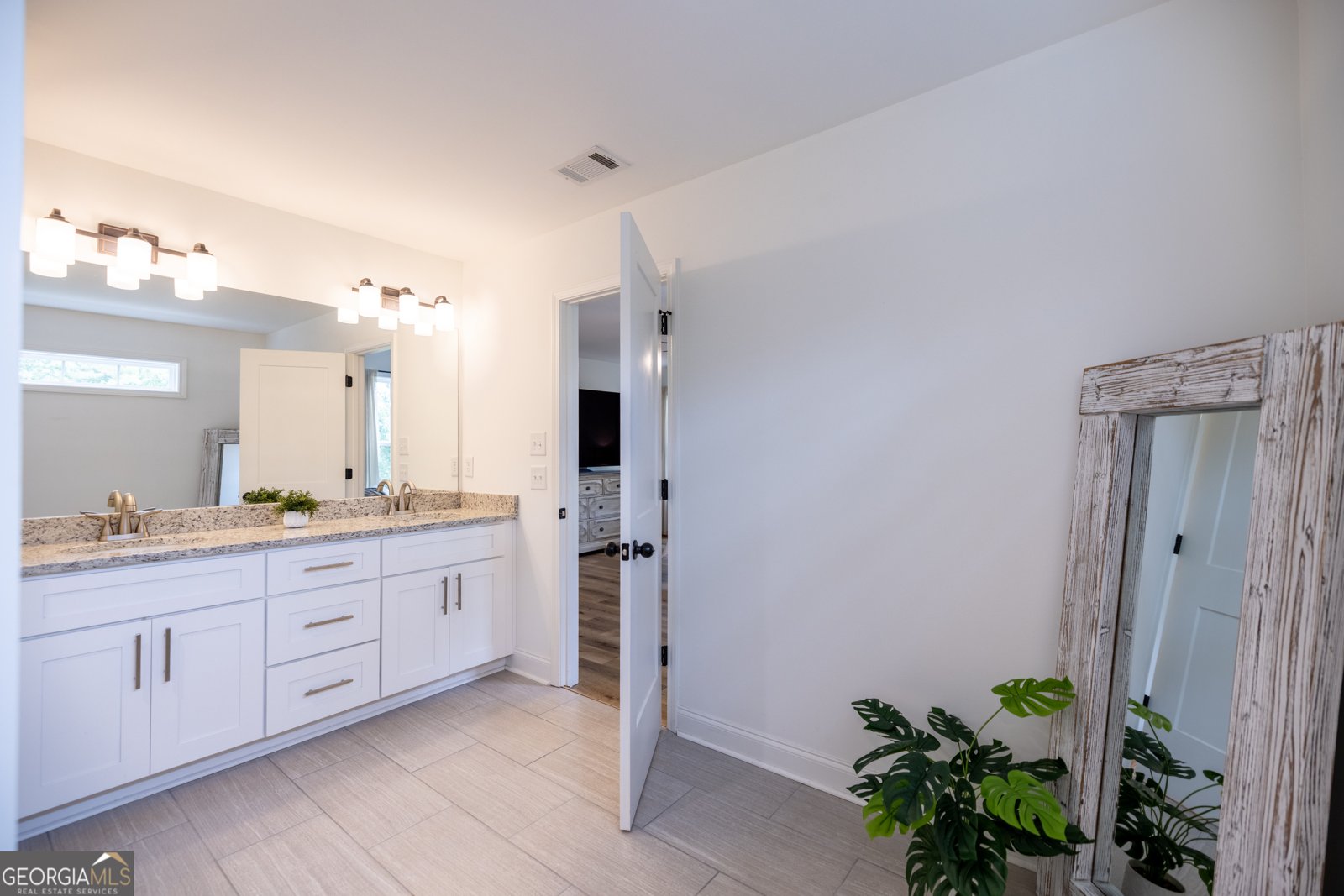 5241 Forest Cove Road Gainesville - 28