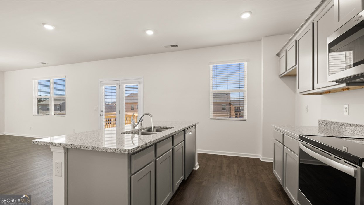 636 WHITMAN Lane Stockbridge - 12