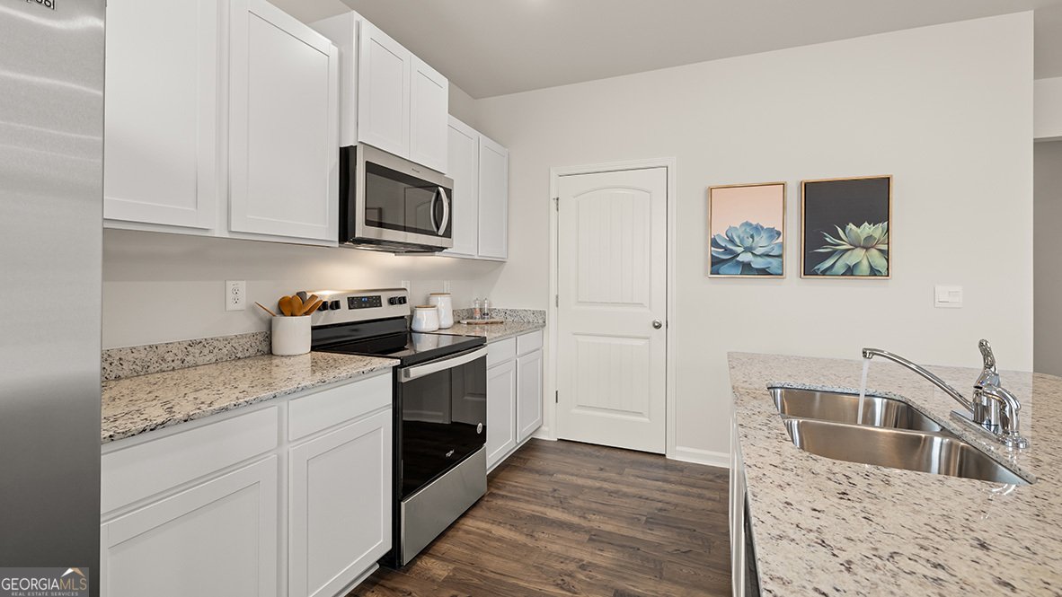 636 WHITMAN Lane Stockbridge - 52