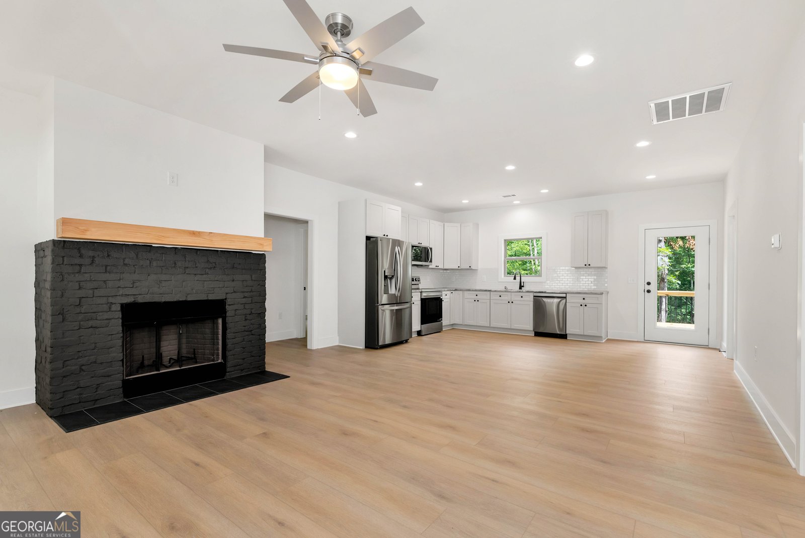 175 Tradewinds Road Cleveland - 12
