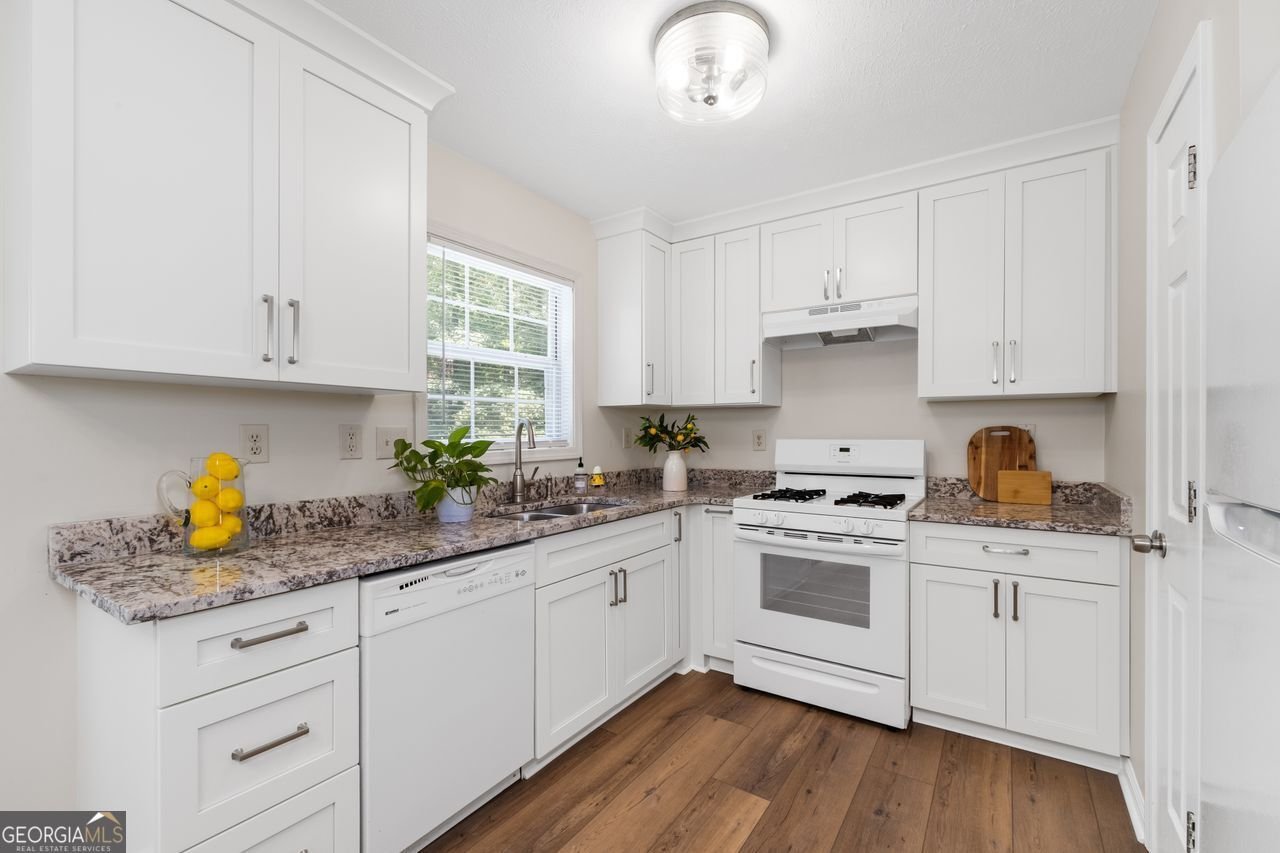 1668 INDEPENDENCE Drive Douglasville - 12