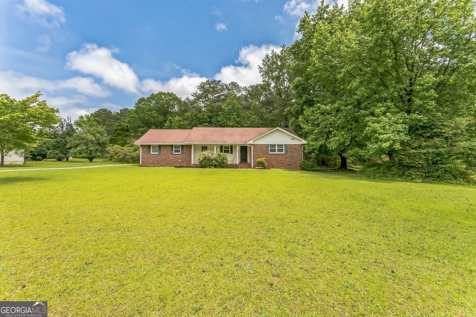 195 Southmoor Circle Stockbridge - 1