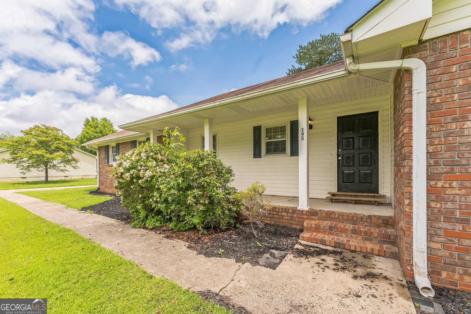 195 Southmoor Circle Stockbridge - 2