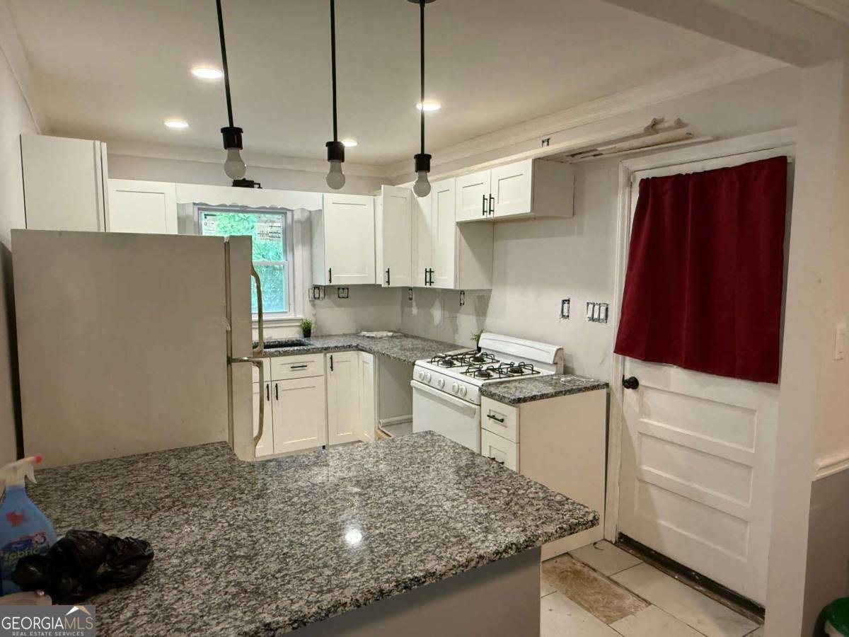 186 Lake Drive Atlanta - 2