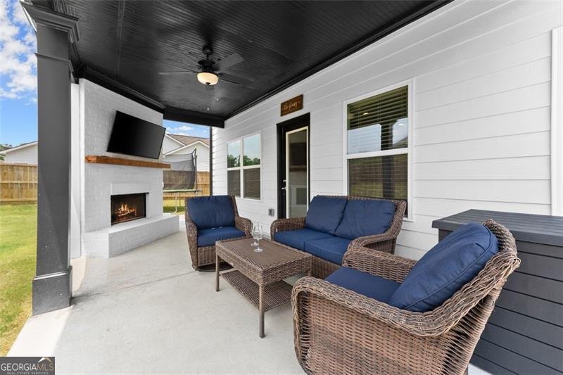 451 LAUREL COVE Drive Hoschton - 48